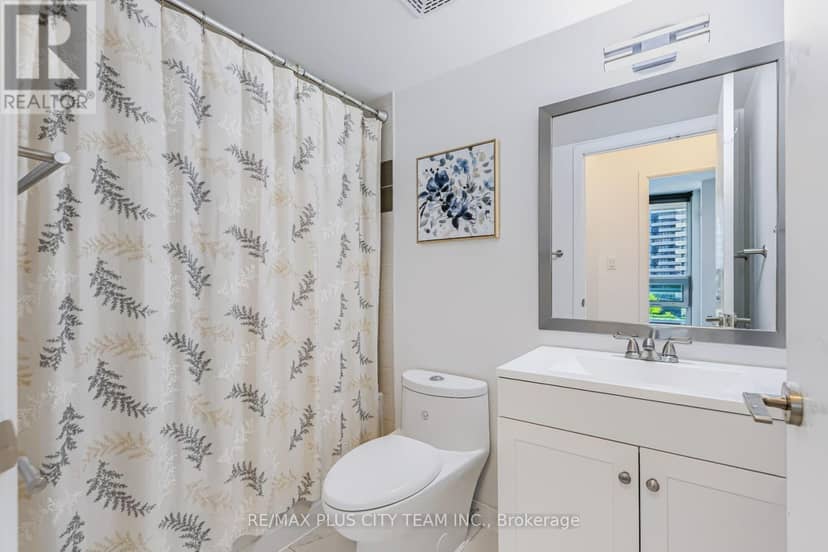 1502 - 33 Bay Street — photo 26 of 40