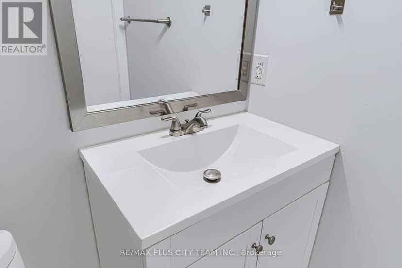 1502 - 33 Bay Street — photo 27 of 40