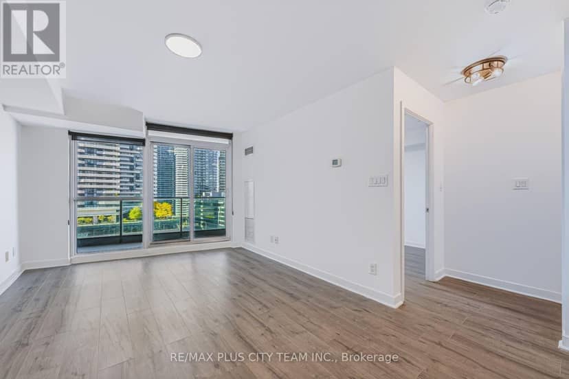 1502 - 33 Bay Street — photo 5 of 40