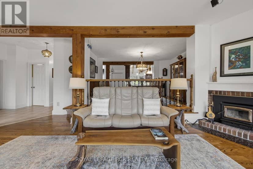 16365 Bathurst Street — photo 11 of 40