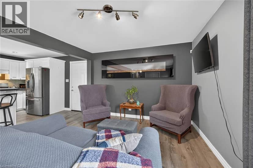 28 NELLES Street E — photo 12 of 40