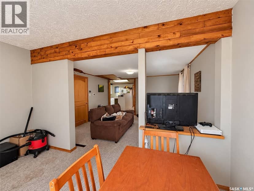 790 Saskatchewan AVENUE — photo 8 of 40
