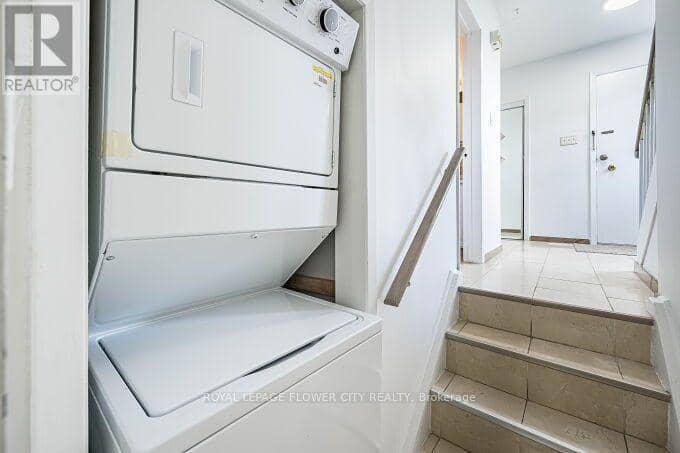 3 Clayhall Crescent — photo 15 of 40