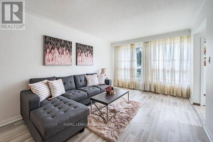 3 Clayhall Crescent — photo 7 of 40