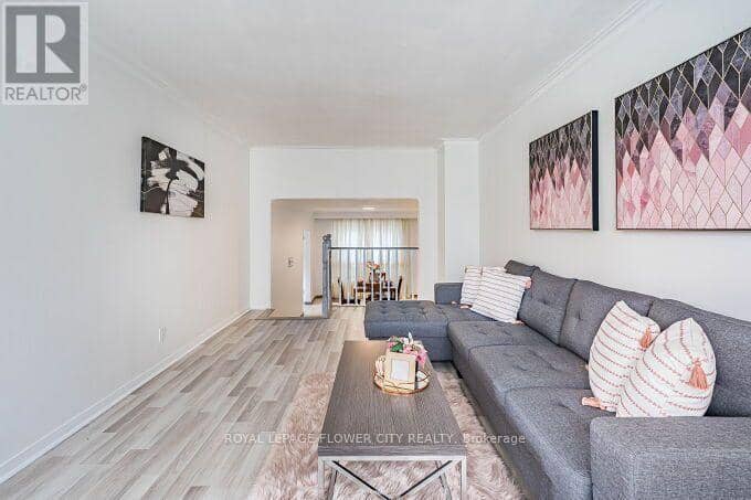 3 Clayhall Crescent — photo 5 of 40