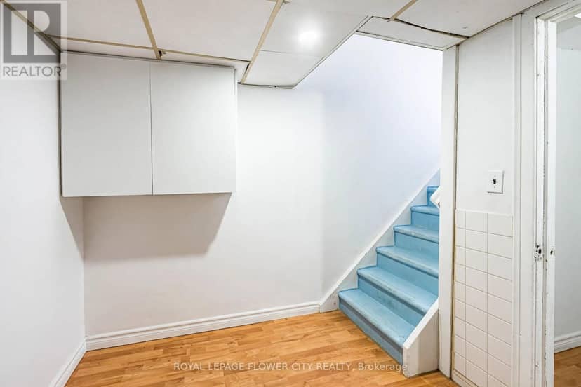 3 Clayhall Crescent — photo 33 of 40