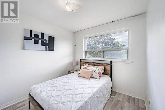 3 Clayhall Crescent — photo 23 of 40