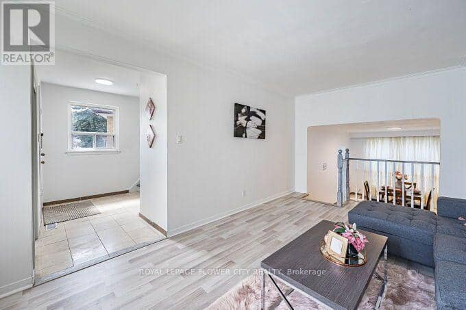 3 Clayhall Crescent — photo 6 of 40