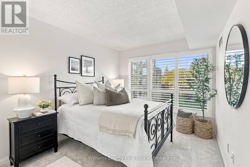 302 - 712 Rossland Road E — photo 26 of 40