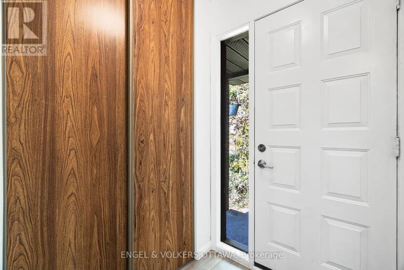 1379 Ambridge Way — photo 5 of 38
