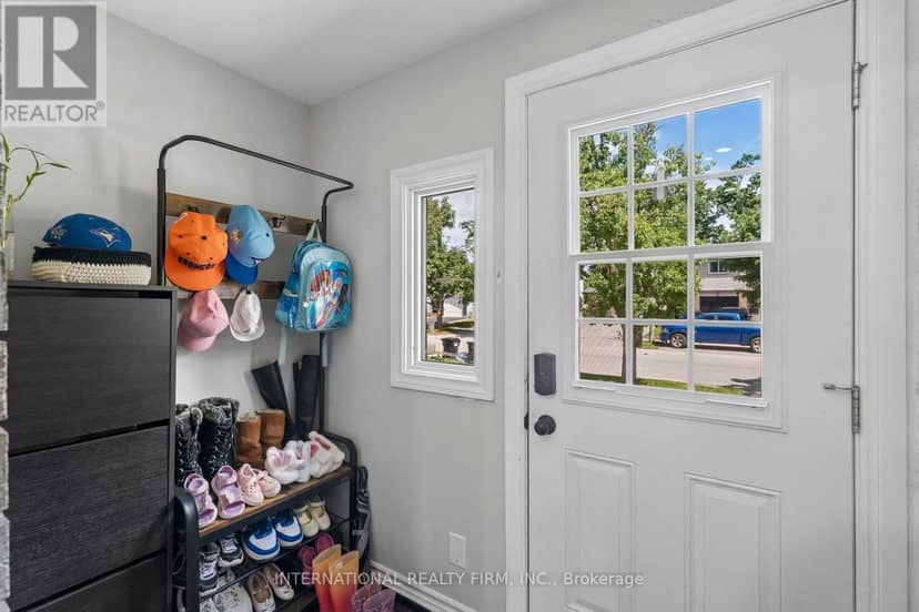 206 Hickling Trail, Barrie, photo 3