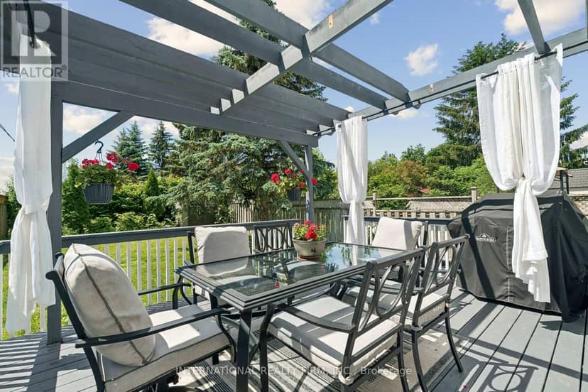 206 Hickling Trail — photo 9 of 40
