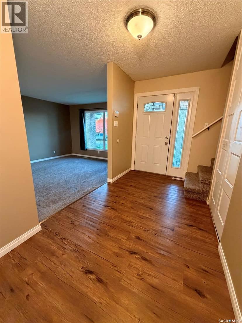 56 Dunfield CRESCENT — photo 11 of 36