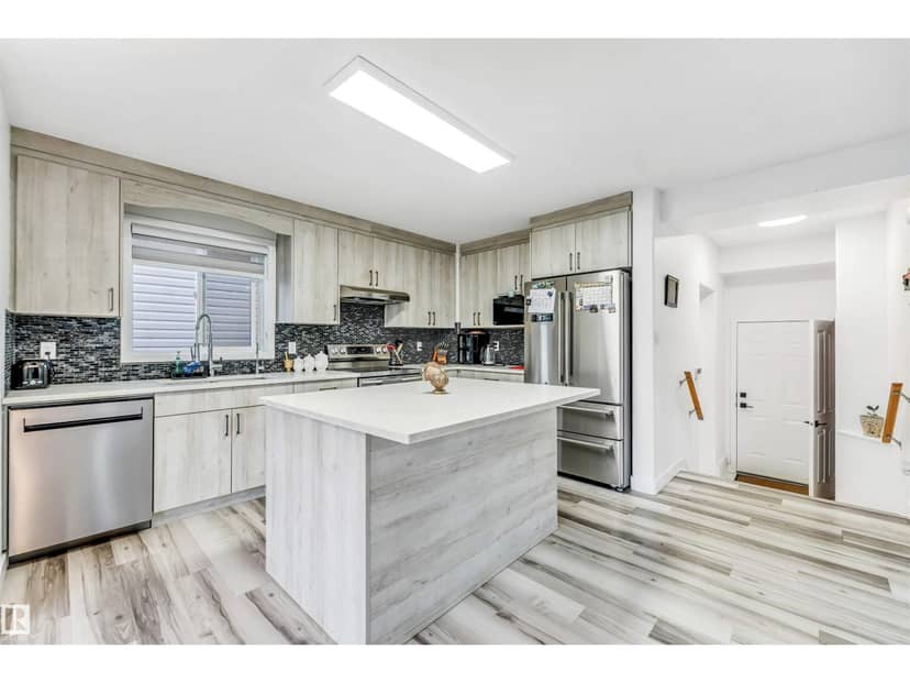 1828 36 AV NW — photo 18 of 40