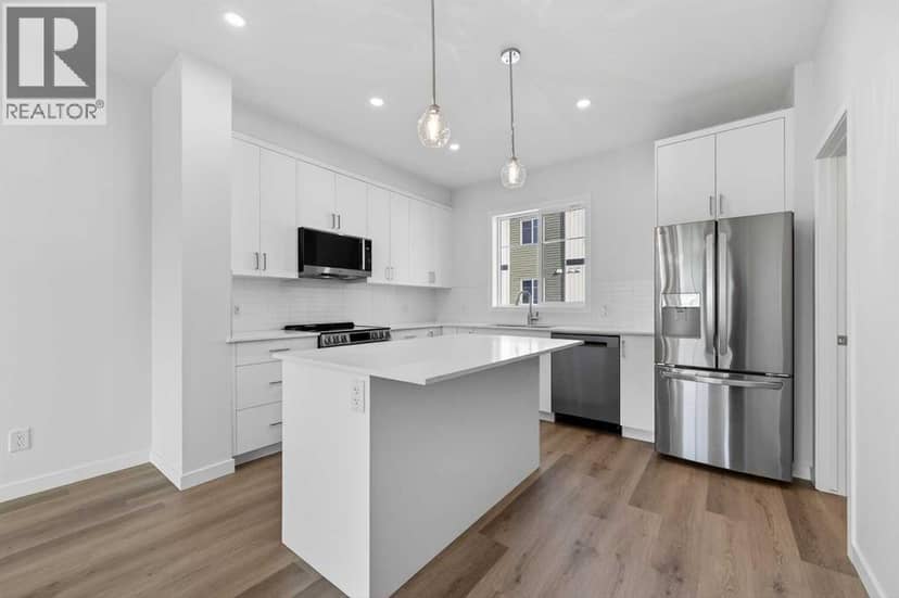 30 Creekside Avenue SW, Calgary, photo 2