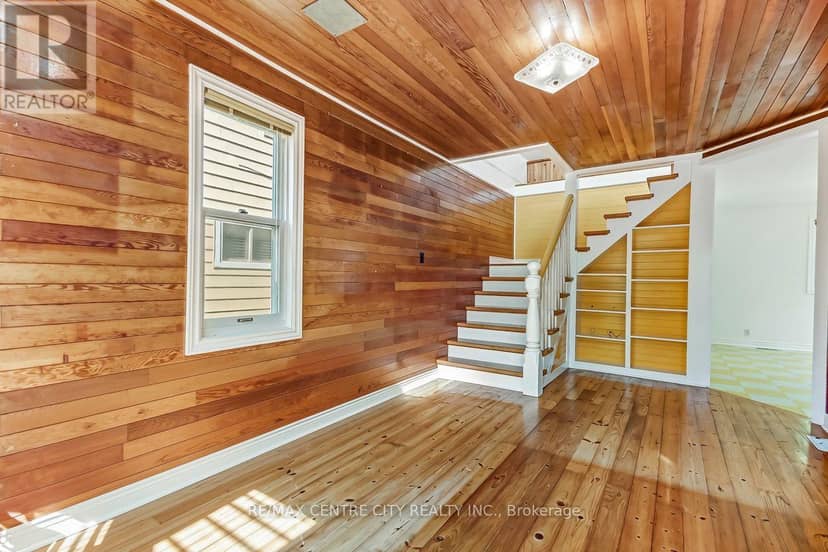 347 Fourth Street, Central Elgin, photo 5