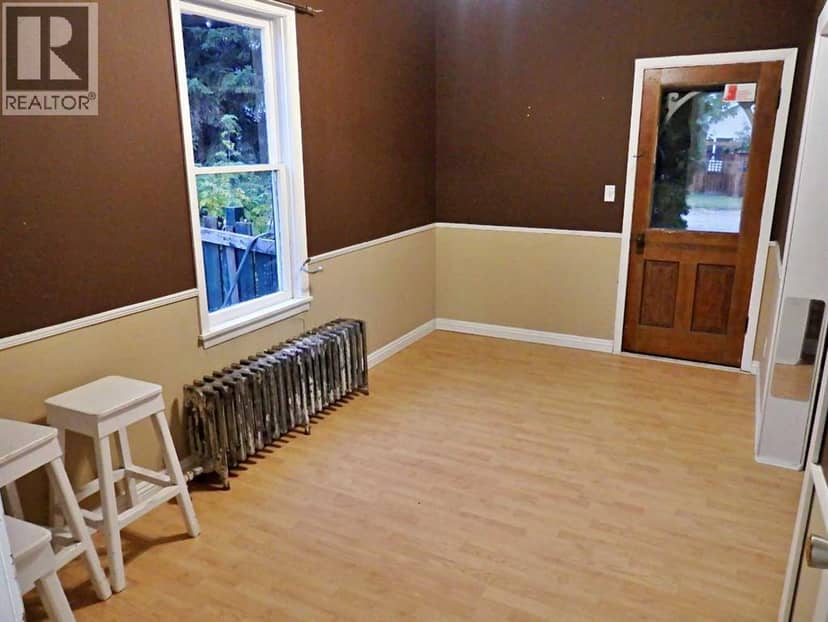 4801 53 Avenue — photo 16 of 33