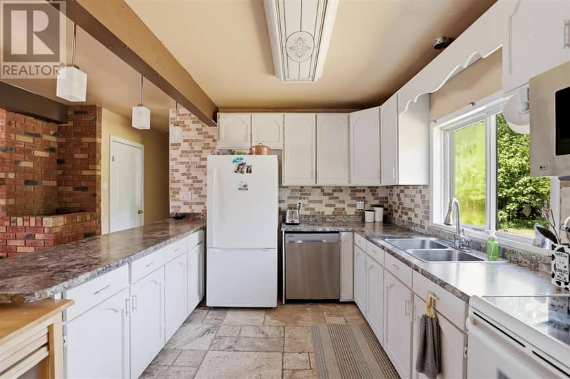 5290 Wierzbicki DR — photo 14 of 40