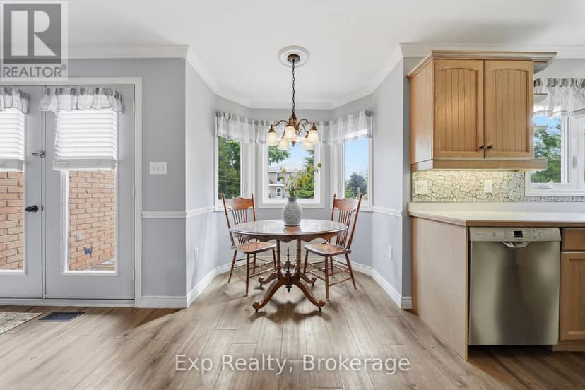 121 Simcoe Street — photo 14 of 40
