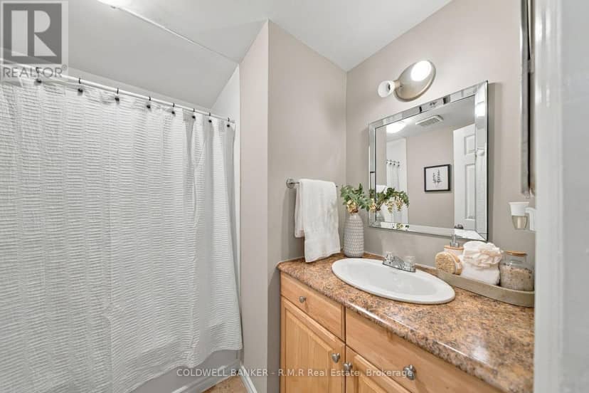 152 Londonderry Street — photo 17 of 40