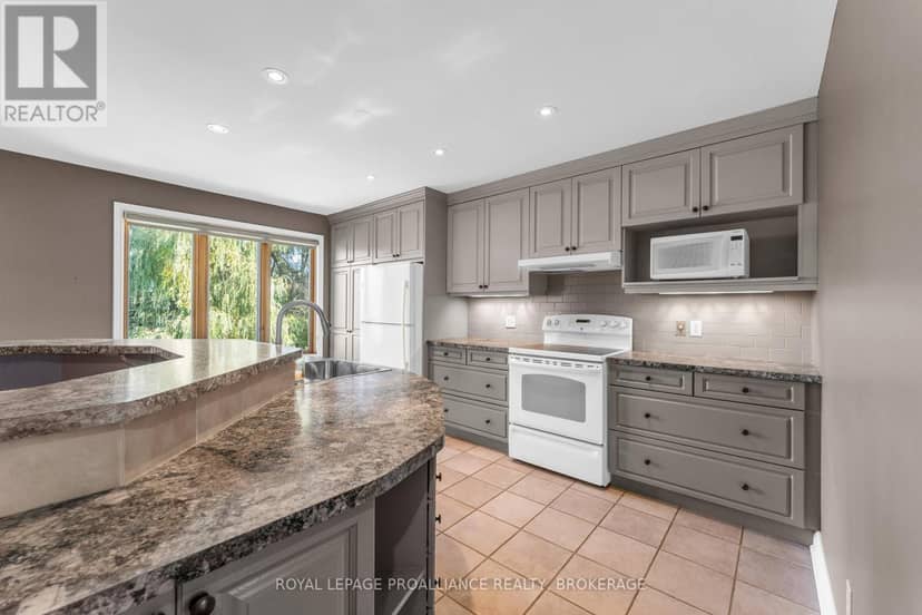 702 Parkside Crescent — photo 14 of 40