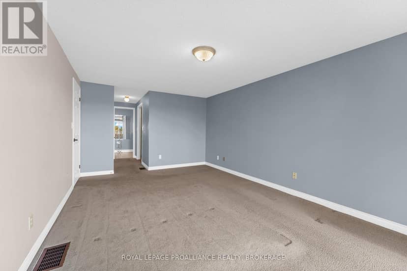 702 Parkside Crescent — photo 25 of 40