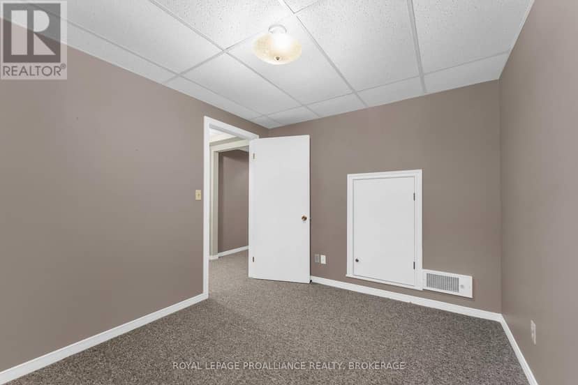 702 Parkside Crescent — photo 33 of 40