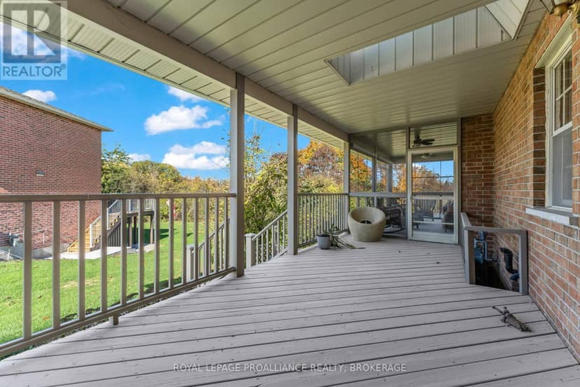 702 Parkside Crescent — photo 38 of 40