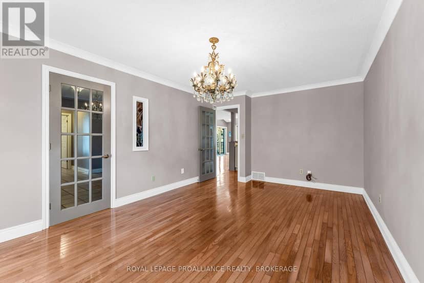 702 Parkside Crescent, Kingston, photo 8