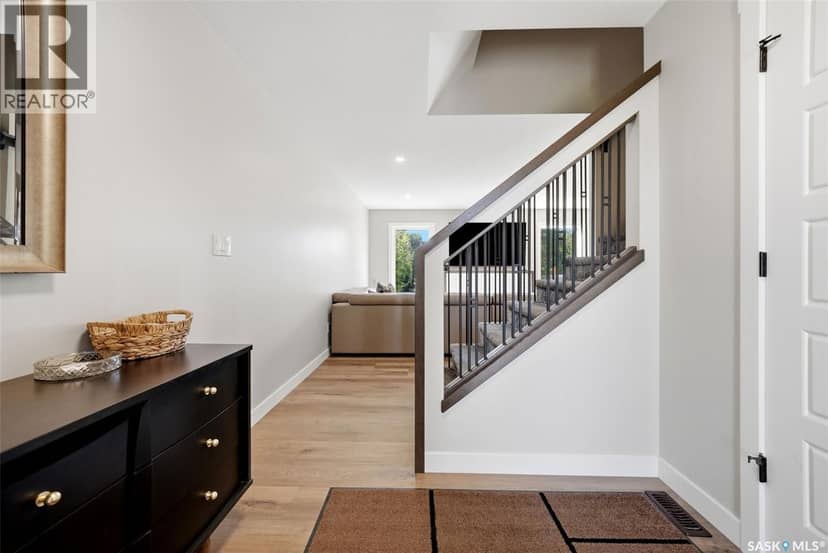 715 3rd AVENUE, Pilot Butte, photo 4