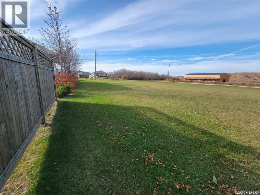 29 & 31 Larocque DRIVE — photo 3 of 9