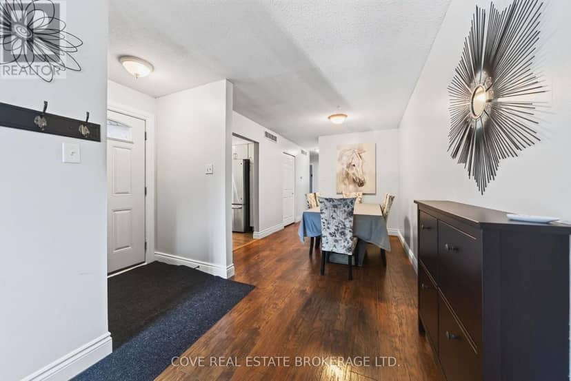 38 Ranchwood Crescent, London North, photo 3