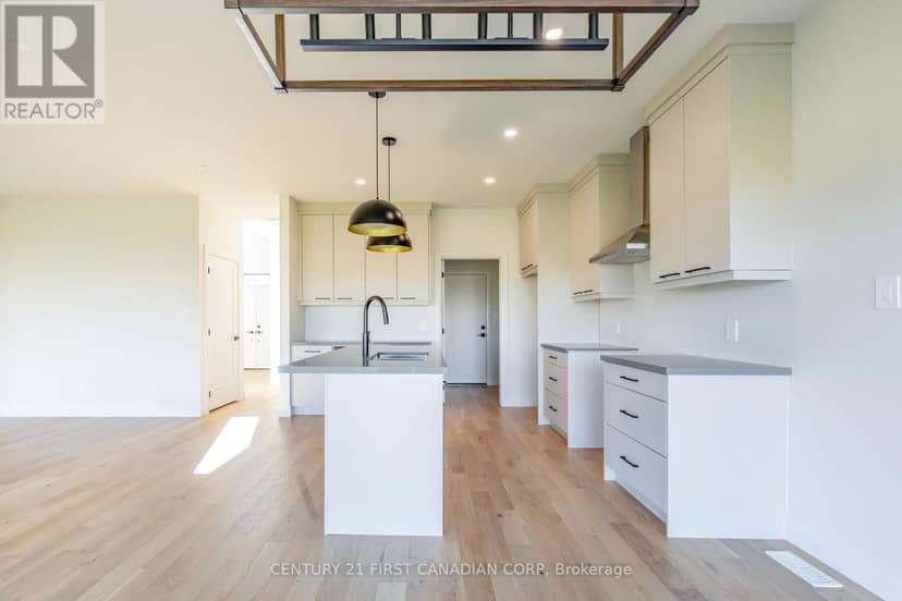 245 Hesselman Crescent — photo 11 of 37