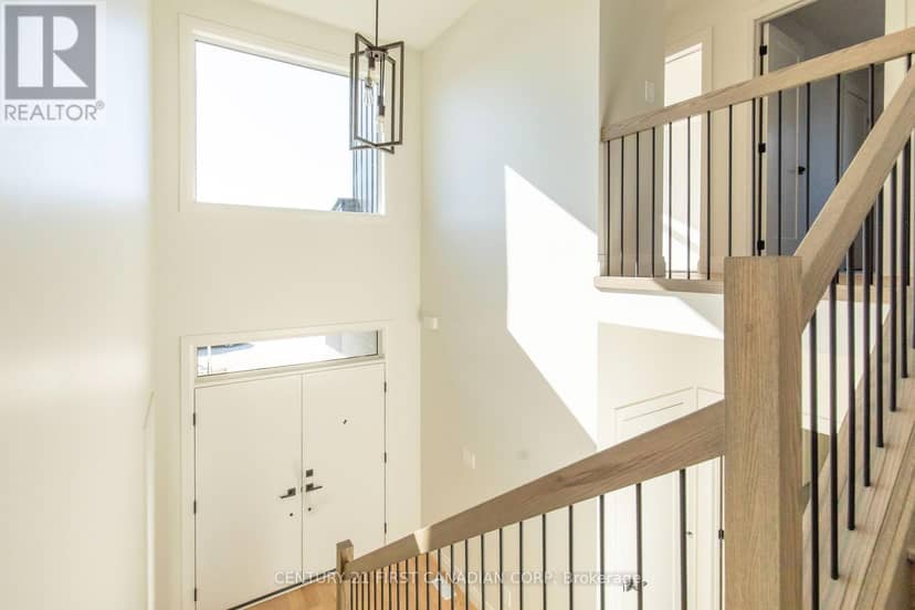 245 Hesselman Crescent — photo 17 of 37