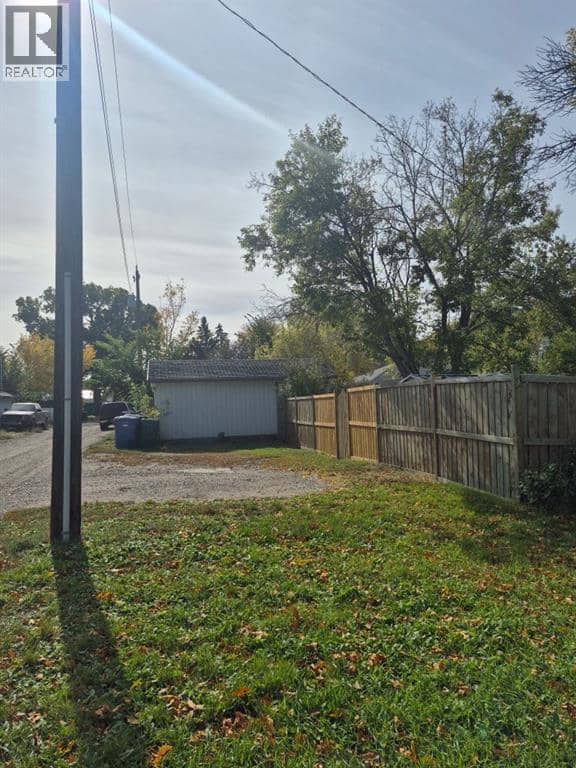 145 19 Street N — photo 36 of 40