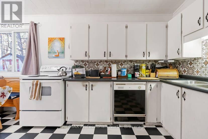 63 Sunnyside Street — photo 10 of 33