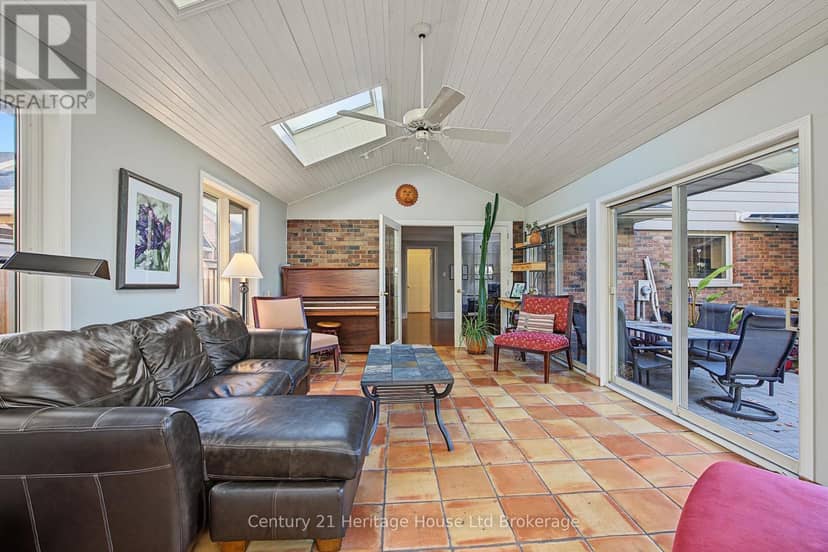 29 Devon Court — photo 11 of 38