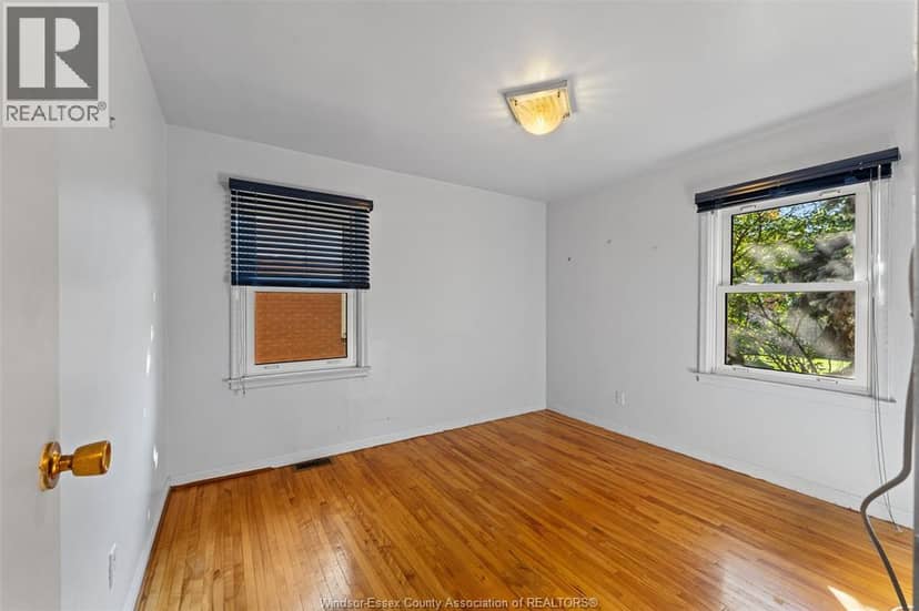 2567 Kildare Road, Windsor, photo 8