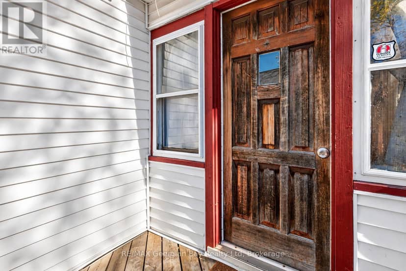 18 Brock Street, Penetanguishene, photo 2
