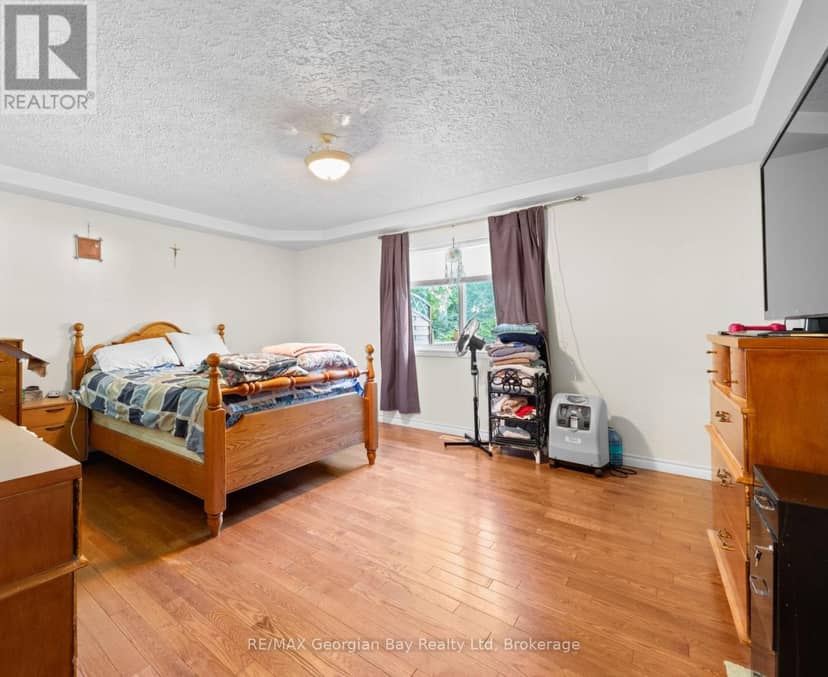 477 Albert Street — photo 12 of 40