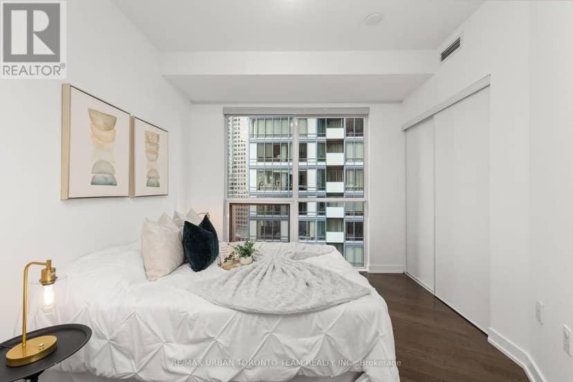 2104 - 1 The Esplanade Avenue — photo 14 of 32