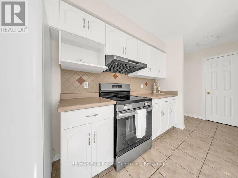 61 Moffatt Lane — photo 14 of 40