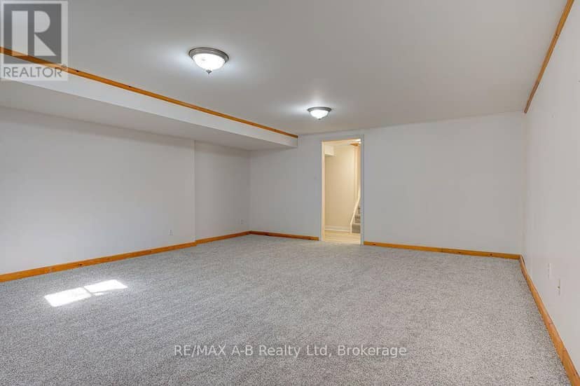 118 Feick Crescent — photo 33 of 40