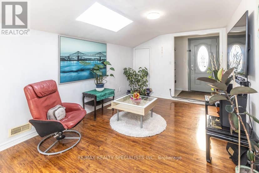 124 Roebuck Drive, Toronto, photo 4