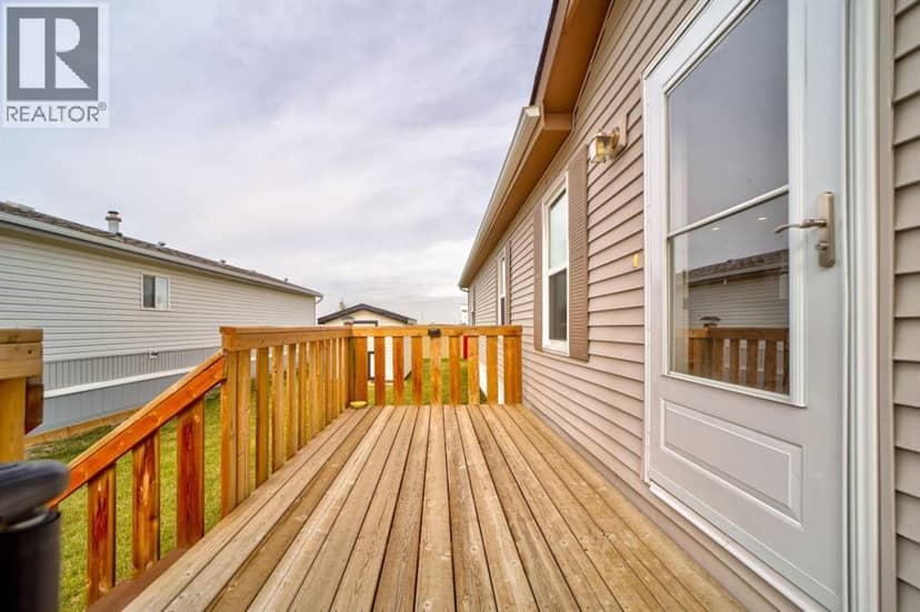 316 Spurline Avenue, Coaldale, photo 2