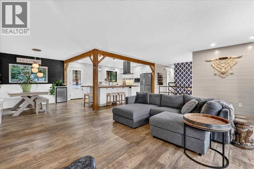 1703 107 Avenue SW — photo 10 of 40