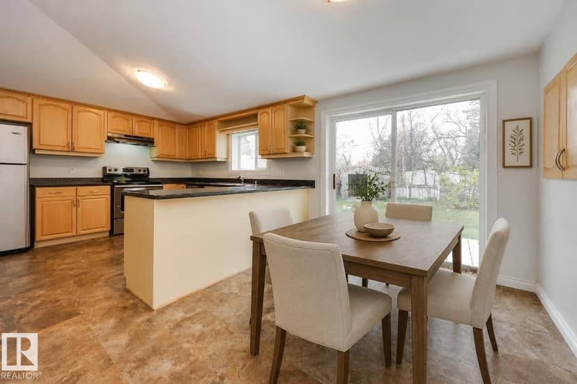4908 51 AV — photo 13 of 40