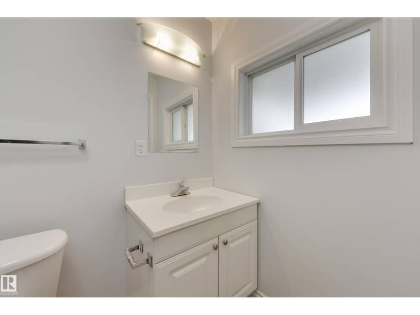4908 51 AV — photo 18 of 40