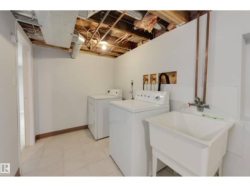 4908 51 AV — photo 36 of 40