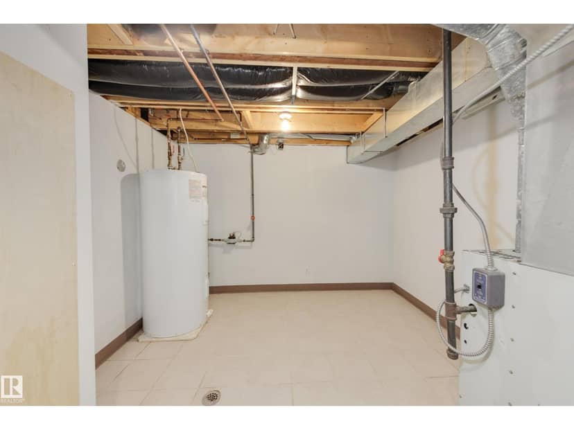 4908 51 AV — photo 37 of 40